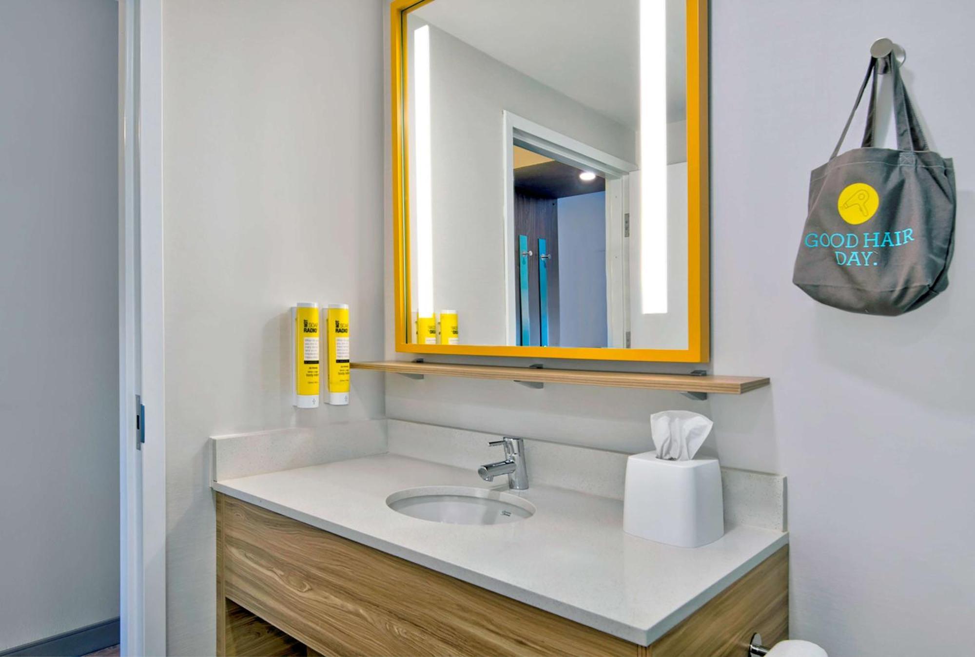 Tru By Hilton Ashburn One Loudoun, Va Hotel Екстериор снимка